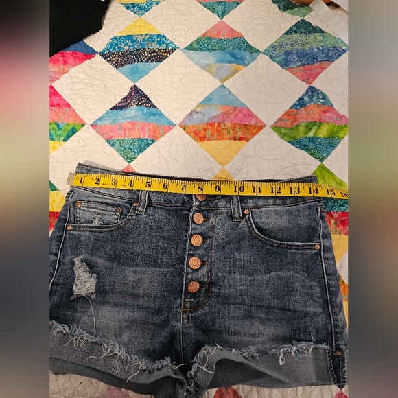 Refuge Denim Raw Hem Shorts Women's Size 6 - Picture 2 of 5